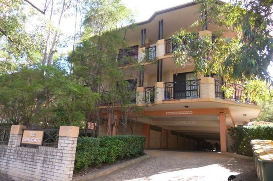 Unit with a Massive Living and 3 Bedrooms