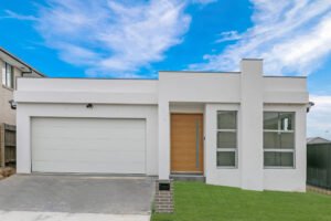Near New – ULTRA-CONVENIENT LOCATION