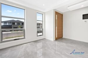 Near New – ULTRA-CONVENIENT LOCATION