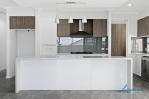Near New – ULTRA-CONVENIENT LOCATION