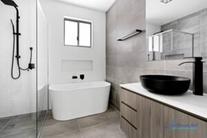 Near New – ULTRA-CONVENIENT LOCATION