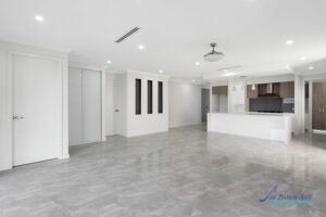 Near New – ULTRA-CONVENIENT LOCATION