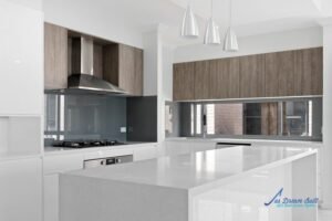 Near New – ULTRA-CONVENIENT LOCATION