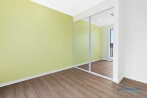 Near New – ULTRA-CONVENIENT LOCATION