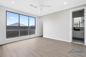 Near New – ULTRA-CONVENIENT LOCATION