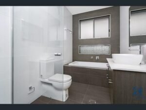 Luxurious 4 Bedroom Family Home in The Ponds