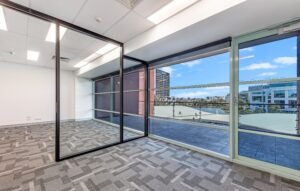 WATERFORNT MODERN OFICE SUITE