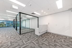 WATERFORNT MODERN OFICE SUITE