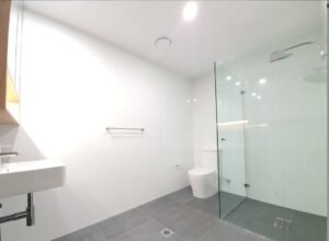 Bright Modern Apt in prime location