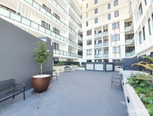 Bright Modern Apt in prime location