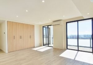Bright Modern Apt in prime location
