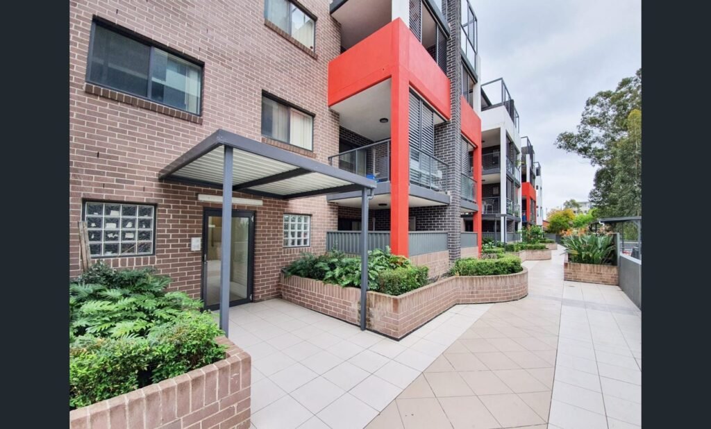 Modern 2-Bedroom Apartment with Balcony & Parking