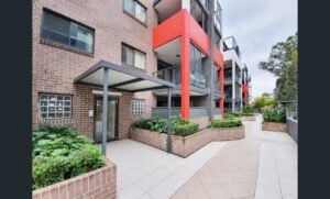 Modern 2-Bedroom Apartment with Balcony & Parking