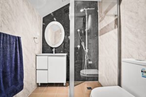 Modern Townhouse in Doonside