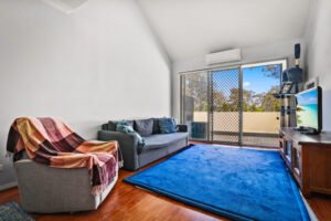 Modern Townhouse in Doonside