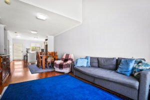 Modern Townhouse in Doonside