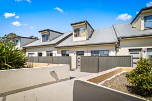 Modern Townhouse in Doonside