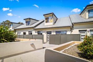 Modern Townhouse in Doonside