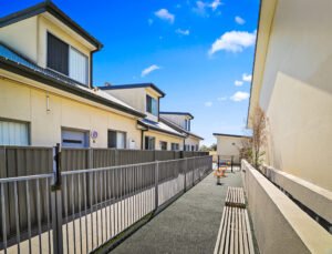 Modern Townhouse in Doonside