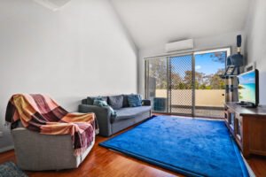 Modern Townhouse in Doonside