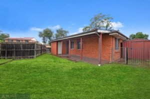 3 Bed room house in Quakers Hill ( Nirimba fields)