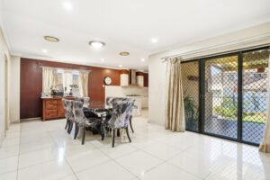 Modern and large Family home in Heart of Prestons