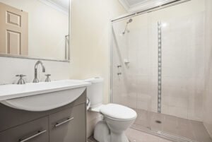 Modern and large Family home in Heart of Prestons